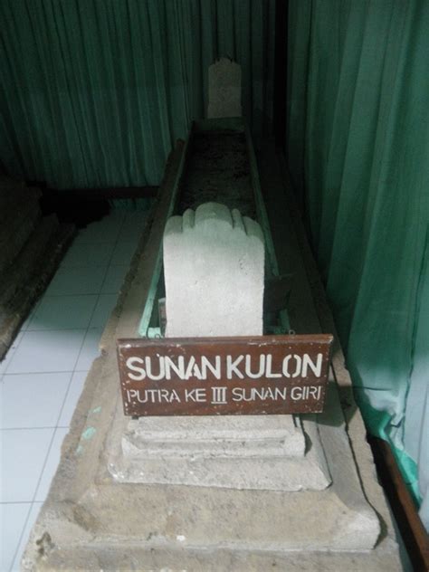 SENI LAMA MELAYU (MALAY OLDEN ART): Makam (Tomb of) Sunan Giri