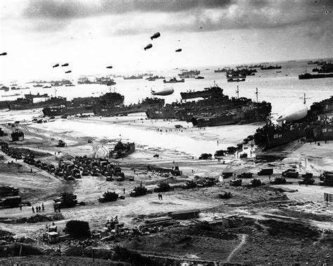 File:LST Invasion of Normandy.jpg - Wikimedia Commons
