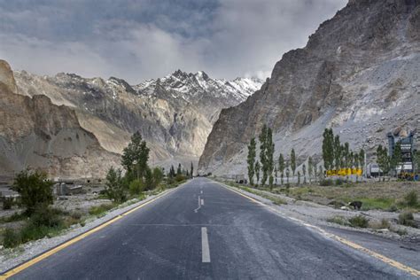 Karakoram Highway - A journey from Pakistan to China - Against the Compass