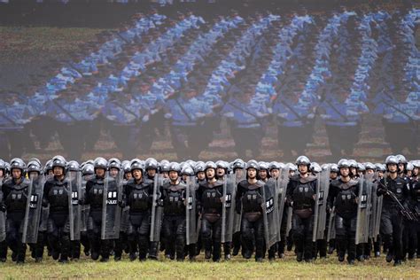 Chinese police mass 12,000 anti-riot officers in Shenzhen for drill ...