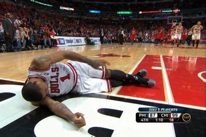 Derrick Rose Injury: Bulls Star Goes Down with Scary Knee Injury ...