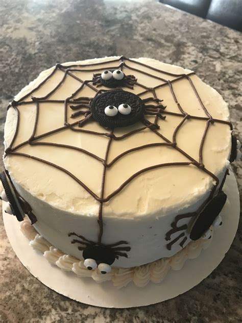 Spider cake | Halloween cake decorating, Cute halloween cakes, Halloween cakes