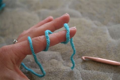 Blue Corduroy: crochet basics {the magic circle}
