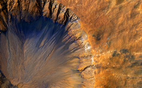 New crater spotted on Mars - Cosmos Magazine