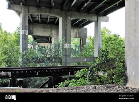 Timber stringer bridge hi-res stock photography and images - Alamy