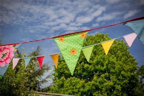 Homemade Garden Ideas: Bunting - Claire Justine Oxox