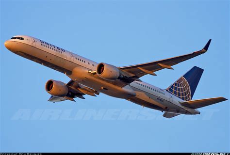 Panel door seperates inflight on United Airlines Boeing 757-222(WL)