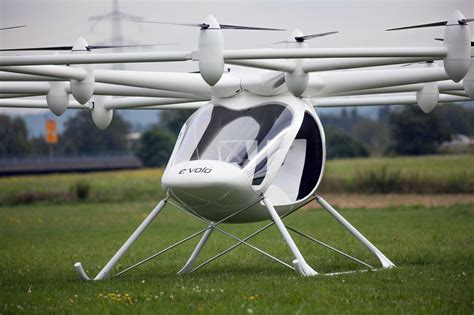 e-volo 18-rotor electric helicopter makes first maiden flight