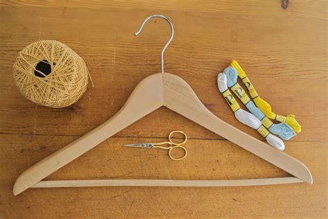 Ladyface Blog: DIY Decorated Clothes Hanger