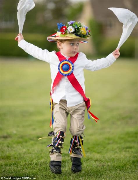 Pin by yiming Zhou on morris | Morris dancers, Morris dancing, Dancers ...