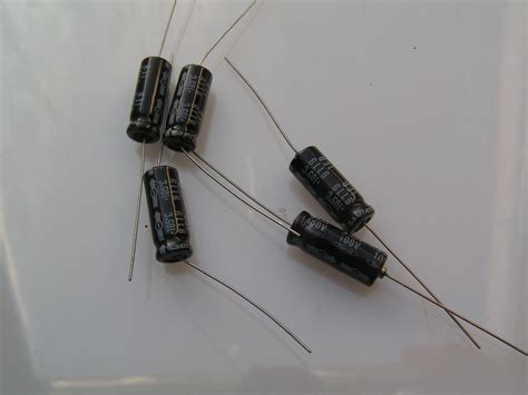 Electrolytic Capacitors 100v 33uf Axial 105'C 5 pieces OL0060h | Rich Electronics