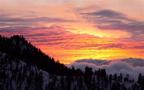 Watch The Clouds Roll Like Waves in This Majestic Time-Lapse above the ...