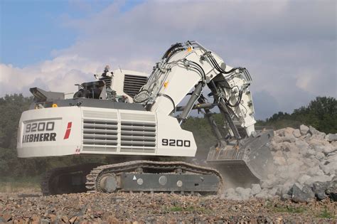 Liebherr R9200 , new liebherr excavator in the 200 tonne class Heavy ...