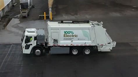 Des Moines buys its first electric garbage truck - Axios Des Moines