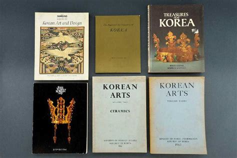 A lot of books about Korean arts