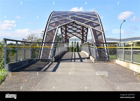 Bowstring roof hi-res stock photography and images - Alamy