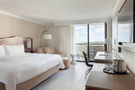 Beachfront Hotel Accommodations | Fort Lauderdale Marriott Harbor Beach