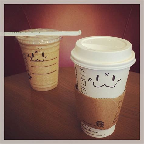 Kaffeebecher mit Emoticons von Starbucks - Creative Commons Bilder