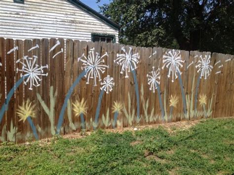 14 Fascinating DIY Ideas For Decorating Garden Fence