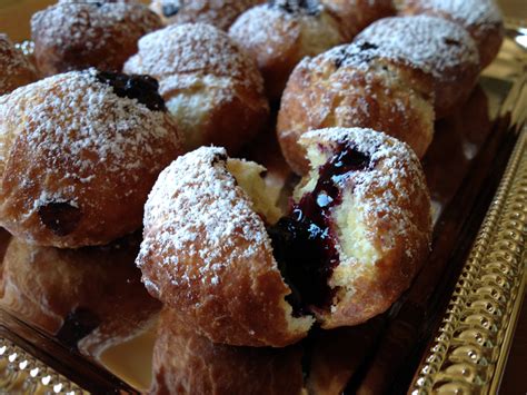 Homemade Sufganiyah Holes with Fresh Blueberry Filling | HubPages