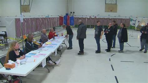 Maine Democratic Party hopes to avoid long lines for primary in Portland