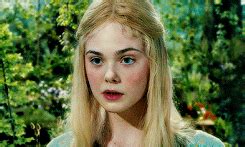 Elle Fanning (Aurora) Gif Hunt ♛ | Cabelo de criança, Wattpad, Cabelo