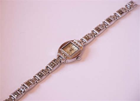 Silver-tone Gruen Quartz Watch for Women | Ladies Vintage Watches ...