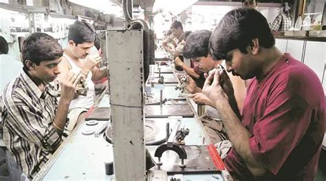 Recession in Surat cutting and polishing industry: Diamond workers ...