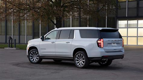 New Chevrolet Suburban 2023 5.3L LT 4WD Photos, Prices And Specs in UAE