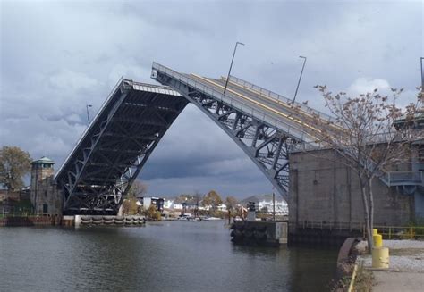 bascule-bridge – Liberal Dictionary