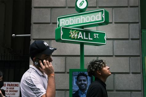 Robinhood Stock Tumbles on IPO Day, Worst Debut in History | Observer