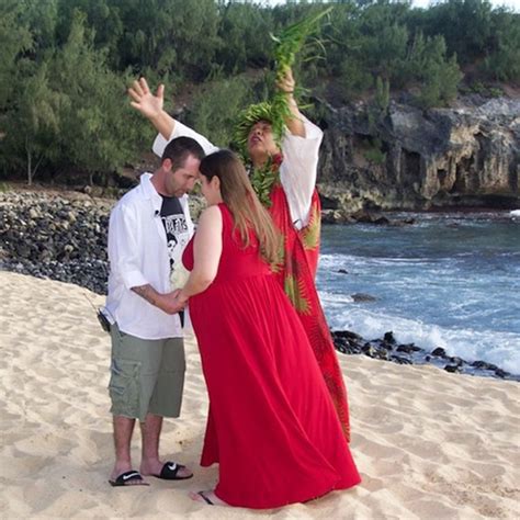 A Traditional Hawaiian Wedding Ceremony on kauai's Shipwreck Beach | Rainbow wedding, Hawaiian ...