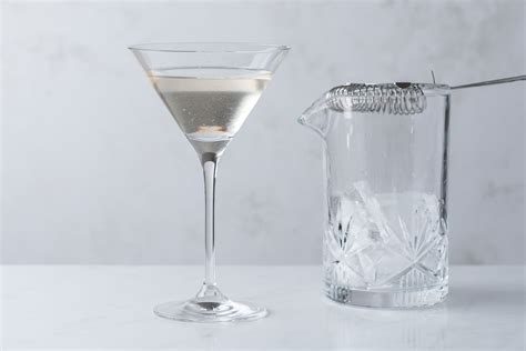 The Best Dirty Martini Recipe With Olive Juice Tips