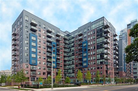 An amazing exterior shot of AMLI Lofts | Chicago apartment, Apartment building exterior ...