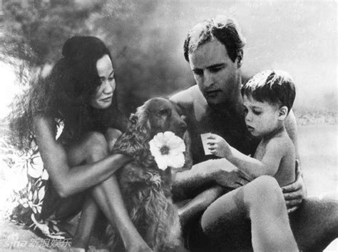 Marlon brando with wife and son | Marlon brando, Old movie stars ...