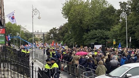 Rival protests in Dublin kept apart by gardaí