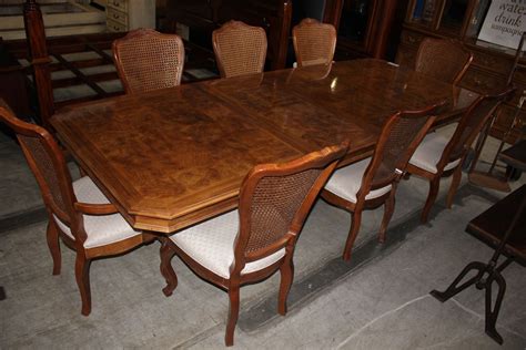 OAK FINISH DOUBLE PEDESTAL DINING TABLE WITH PAIR OF LEAVES AND 8 CHAIRS - Able Auctions