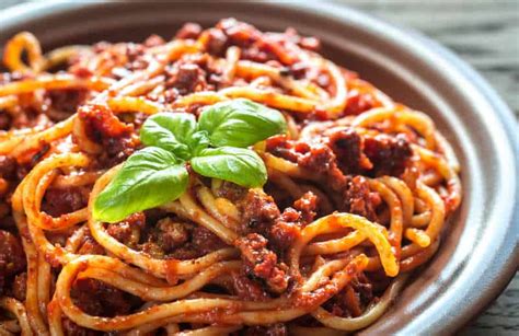 Makaronia me Kima recipe (Greek style spaghetti in meat sauce/bolognese ...