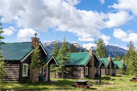 12 Coziest CABINS in Jasper National Park (for 2024)