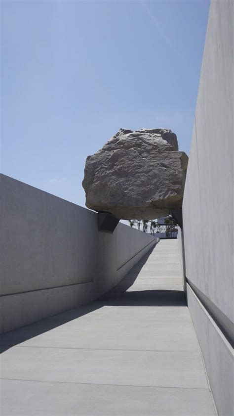 Levitated Mass | Michael Heizer - Arch2O.com