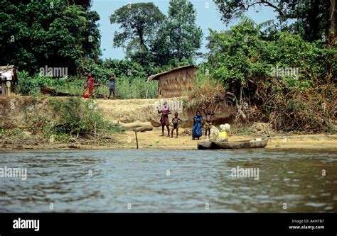 settlement at congo river republic of congo congo brazzaville Stock Photo - Alamy