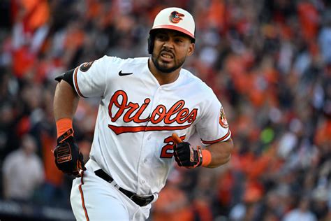 Orioles avoid arbitration with Anthony Santander