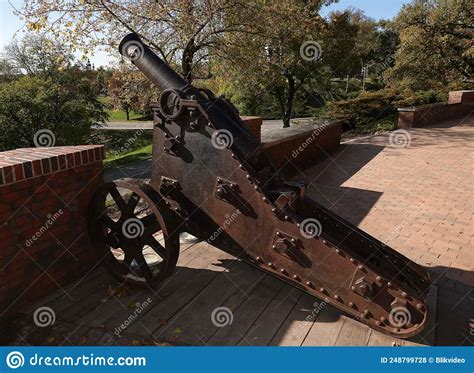 Alley with Ancient Guns in Chernigov Editorial Stock Photo - Image of history, culture: 248799728