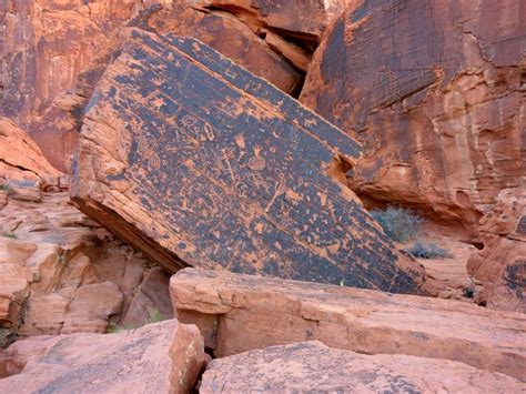 Petroglyphs at Valley of Fire State Park, Nevada | Smithsonian Photo Contest | Smithsonian Magazine