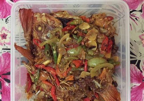 Resep Kakap merah goreng siram bumbu oleh Raras Praba Swari - Cookpad