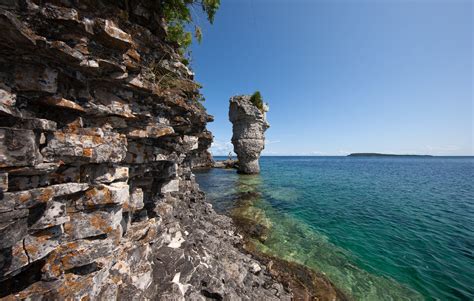 Flowerpot Island Tobermory Glass Bottom and Jet Boat Cruise Island Drop Off.