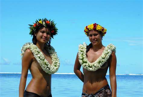 Polynesian girl greeted a tourists on the paradise island of Tahiti. French Polynesia. Pacific ...