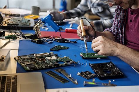 Electronics Repair Images | Free Photos, PNG Stickers, Wallpapers & Backgrounds - rawpixel