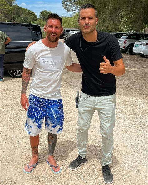 J. on Twitter: "Messi with a fan yesterday https://t.co/t60u8tSgJv" / Twitter