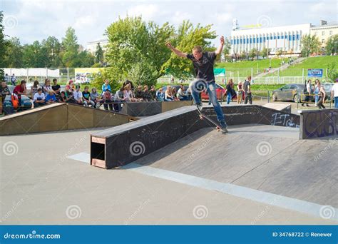 Extreme Skateboarding Tricks Editorial Photography - Image of leisure, extreme: 34768722